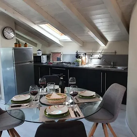 דירה Little World